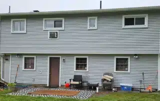 A house in Norwich, CT with expertly installed vinyl siding.