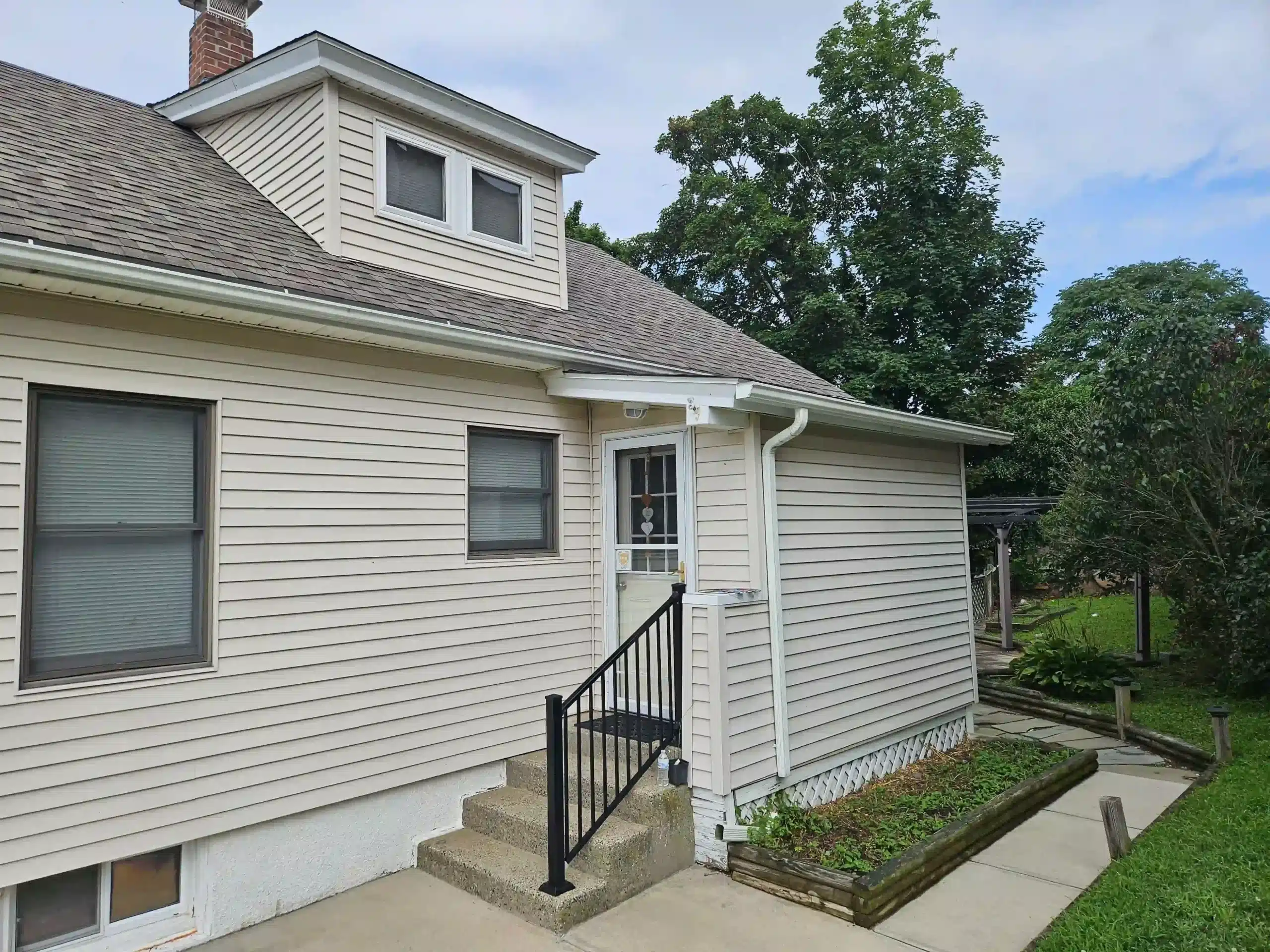 CertainTeed Weathered Wood roof installation on a home in New London, CT by JS & R Roofing